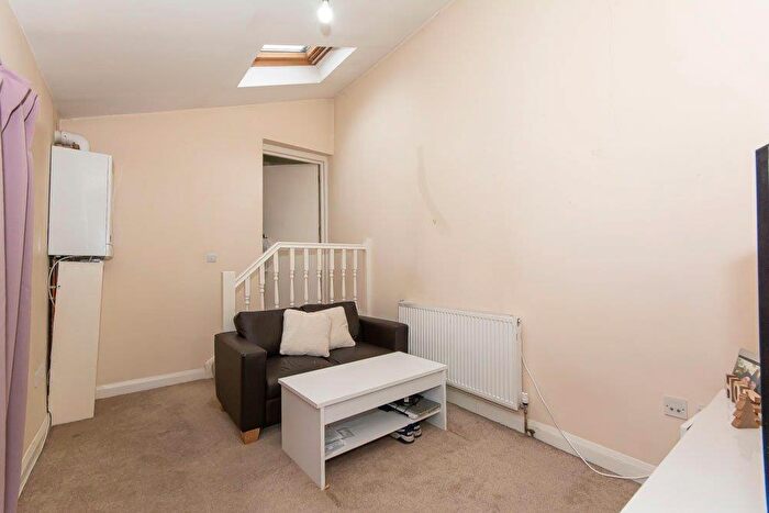 1 Bedroom Flat To Rent In Lavender Hill, Battersea, SW11