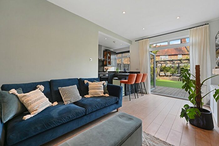 3 Bedroom Terraced House For Sale In Old Oak Common Lane, London, W3