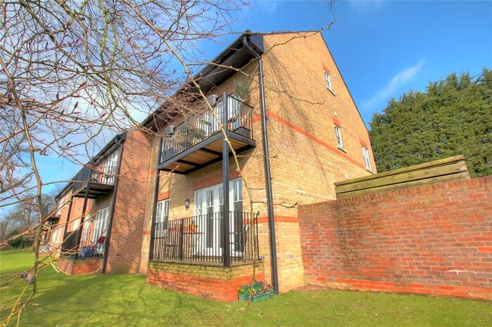 2 Bedroom Flat To Rent In Bank Mill, Berkhamsted, HP4