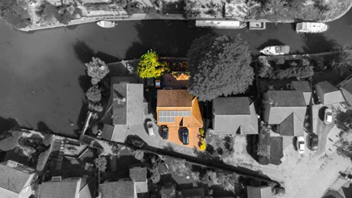 4 Bedroom Detached House For Sale In Riverside Mead, Peterborough, PE2