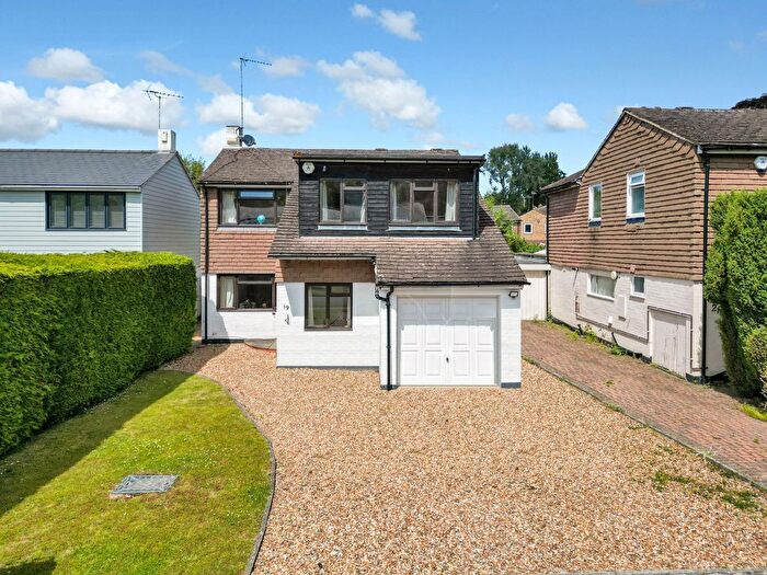 4 Bedroom Detached House For Sale In Forge Drive, Claygate, KT10
