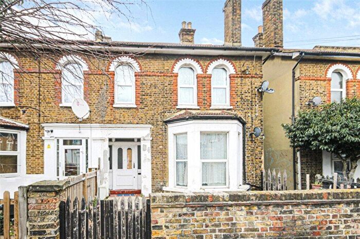 2 Bedroom Maisonette To Rent In Clifford Road, South Norwood, London, SE25