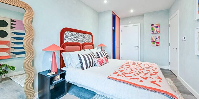 2 Bedroom Flat To Rent In Westfield Avenue, Stratford, London, E20
