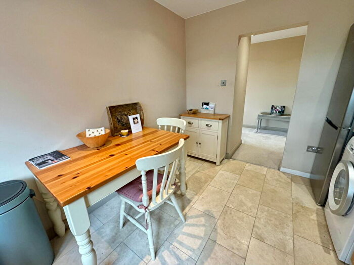 2 Bedroom Flat For Sale In Coppice Close, Dove House Lane, Solihull, B91