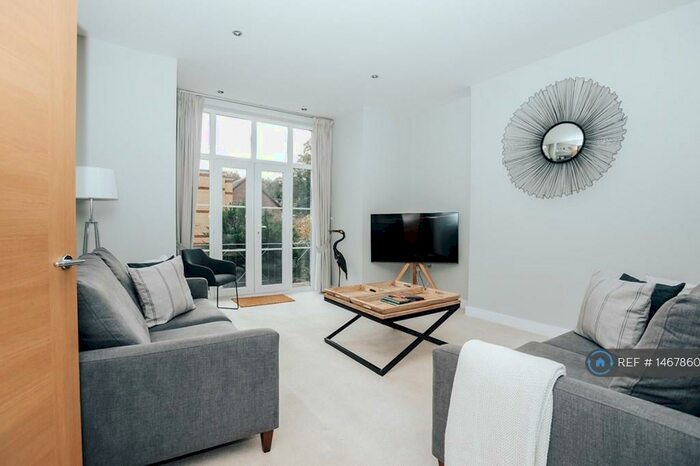 2 Bedroom Flat To Rent In Cedar Court, Henley-On-Thames, RG9