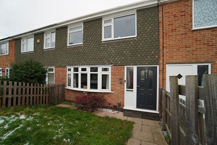 3 Bedroom Town House For Sale In Stirling Avenue, Loughborough, LE11