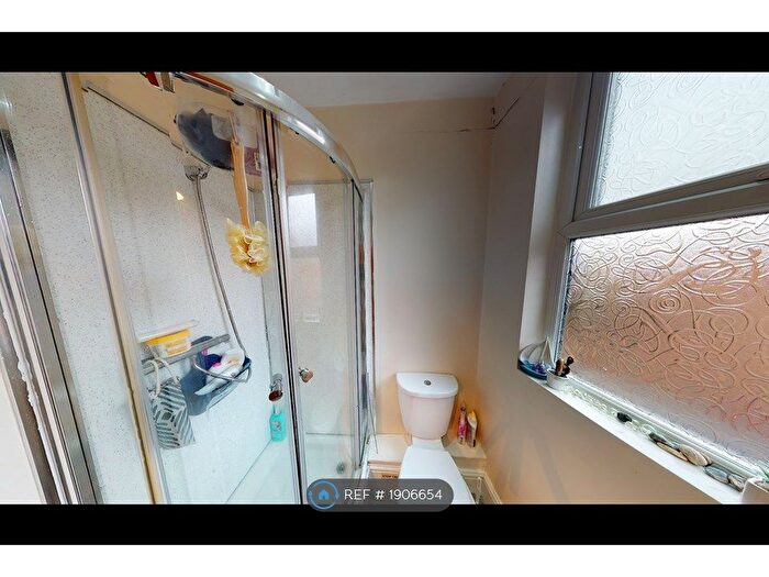 3 Bedroom Flat To Rent In Rustlings Road, Sheffield, S11