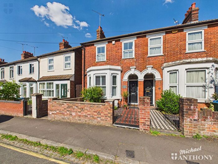 3 Bedroom Semi Detached House For Sale In Highbridge Road, Aylesbury, HP21