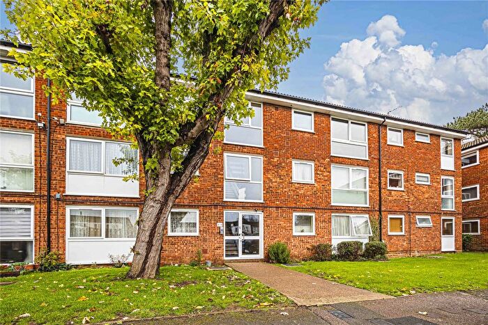 2 Bedroom Flat For Sale In Chenies Court, Woodhall Farm, Hemel Hempstead, Hertfordshire, HP2