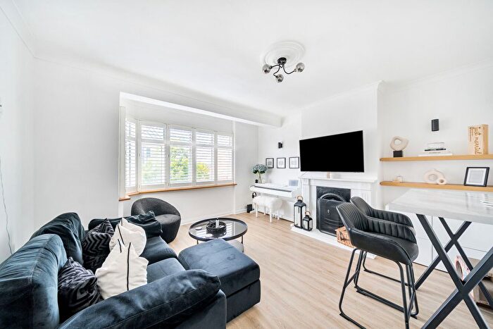 2 Bedroom Maisonette For Sale In Grosvenor Road, West Wickham, Kent, BR4