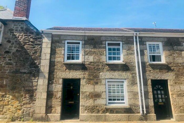 3 Bedroom Town House To Rent In Cross Street, Helston, TR13