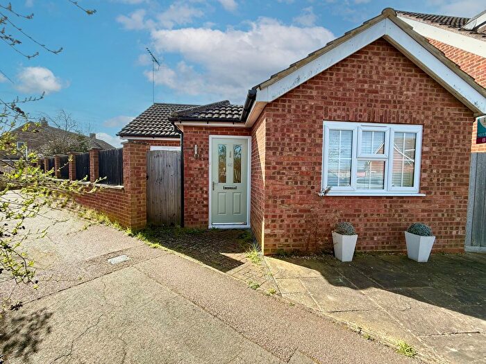 2 Bedroom Bungalow For Sale In Dormer Avenue, Wing, LU7