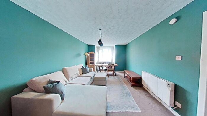 2 Bedroom Flat To Rent In South Lorne Place, Edinburgh, Midlothian, EH6