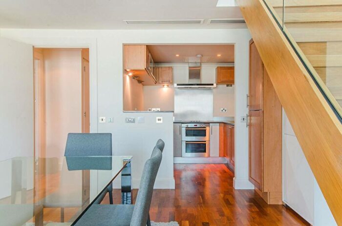 2 Bedroom Flat For Sale In Discovery Dock East, Canary Wharf, London, E14