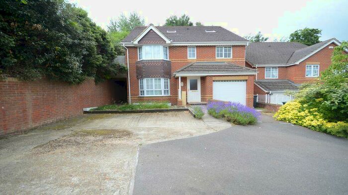 4 Bedroom Detached House To Rent In Tymawr, Caversham, RG4