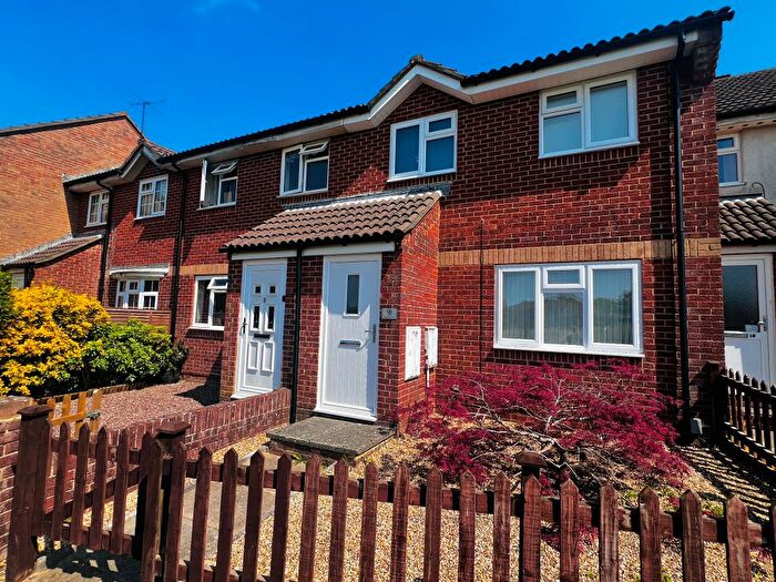3 Bedroom Semi-Detached House To Rent In Challoner Close, Basingstoke, RG22