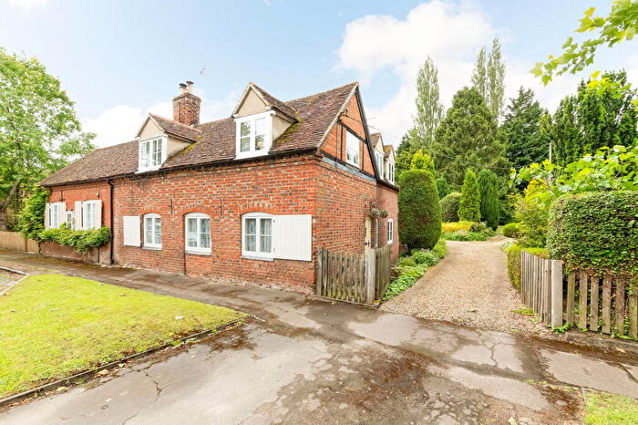 3 Bedroom Semi-Detached House For Sale In Nuneham Courtenay, OX44