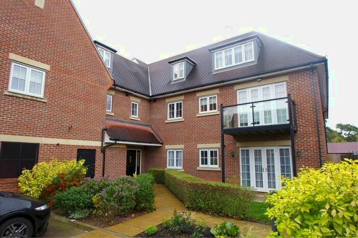 2 Bedroom Flat To Rent In Woodgate Mews, Watford, WD17