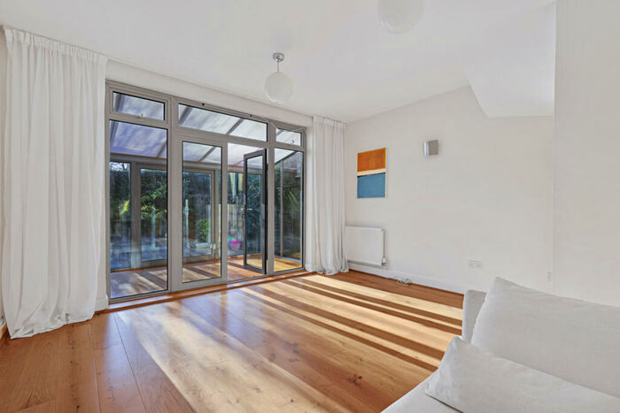3 Bedroom End Of Terrace House To Rent In Heaven Tree Close, Canonbury, N1