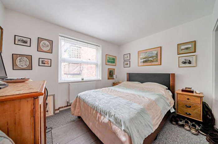 2 Bedroom Flat For Sale In Lingwood Close, Bassett, Southampton, Hampshire, SO16