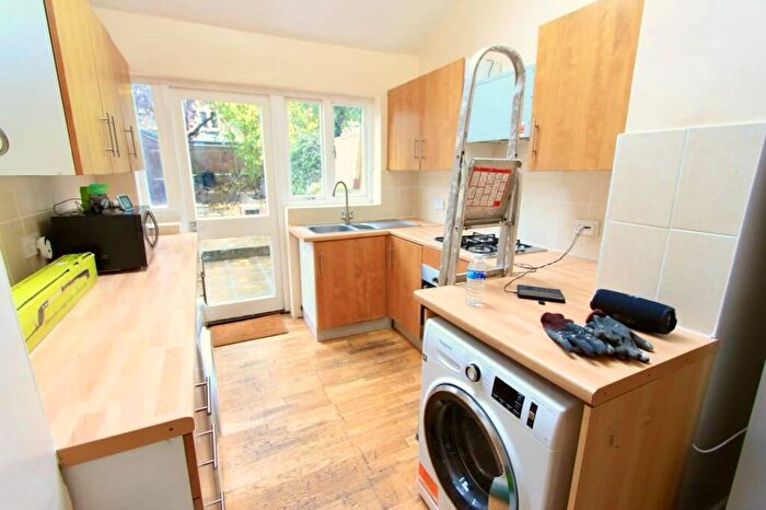 5 Bedroom Terraced House To Rent In Blackstock Road, Finsbury Park, London, N4