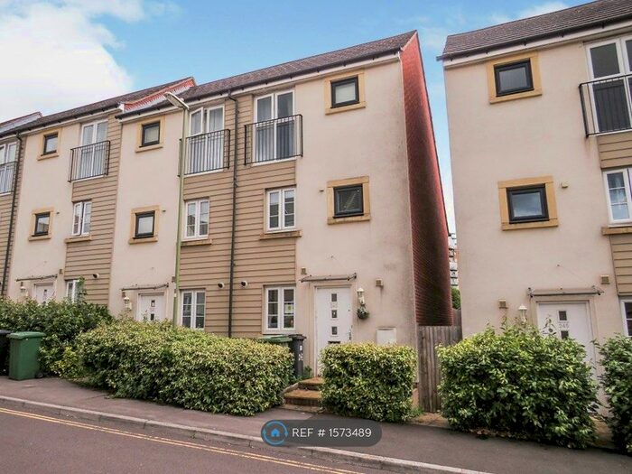 3 Bedroom End Of Terrace House To Rent In Sinclair Drive, Basingstoke, RG21