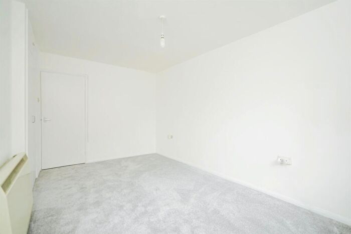 1 Bedroom Flat For Sale In Saye & Sele Close, Grendon Underwood, Aylesbury, HP18