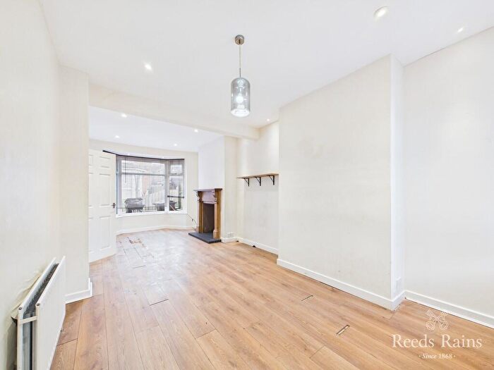 2 Bedroom End Of Terrace House For Sale In The Beeches, Hull, HU5