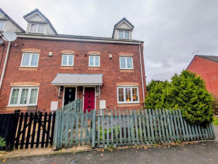 4 Bedroom Town House For Sale In Marigold Walk, Nuneaton, CV10
