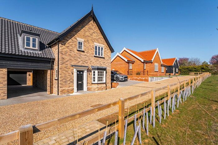 3 Bedroom Link Detached House For Sale In Plot Sarsons Meadow, Hopton, IP22