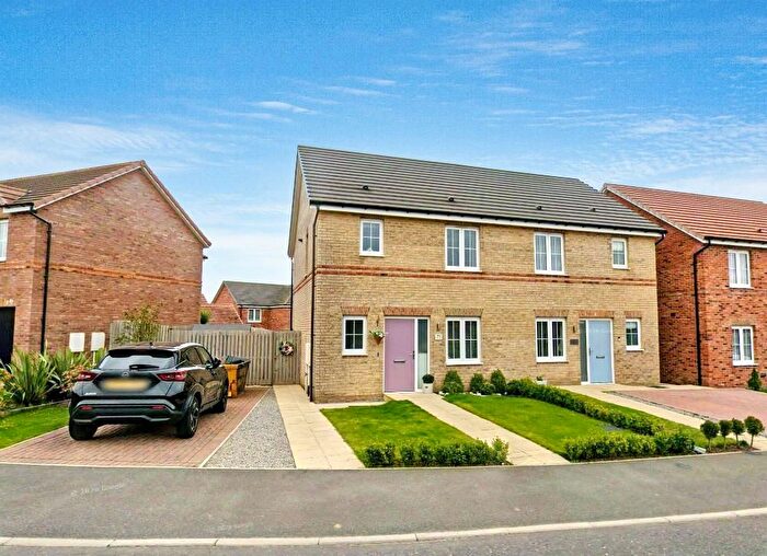 3 Bedroom Semi-Detached House For Sale In High Grange Way, Wingate, TS28