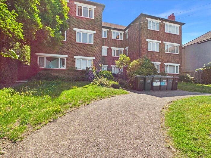 3 Bedroom Maisonette To Rent In Selsdon Road, South Croydon, Surrey, CR2