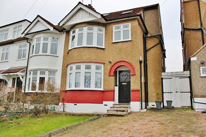 4 Bedroom Semi-Detached House To Rent In Ridgeway, Woodford Green, IG8