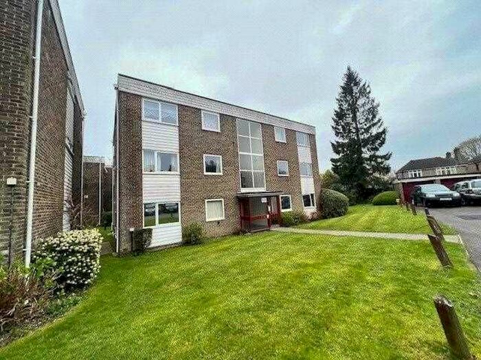 2 Bedroom Flat To Rent In Elmsleigh Court, Glen Eyre Road, Southampton, SO16