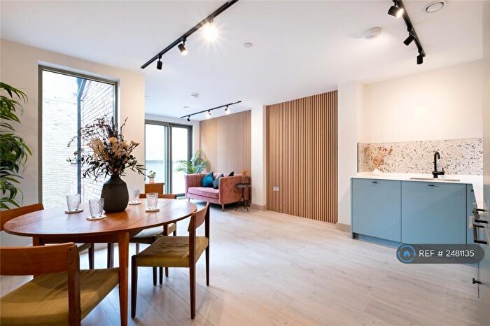 2 Bedroom Flat To Rent In Balham High Road, London, SW12