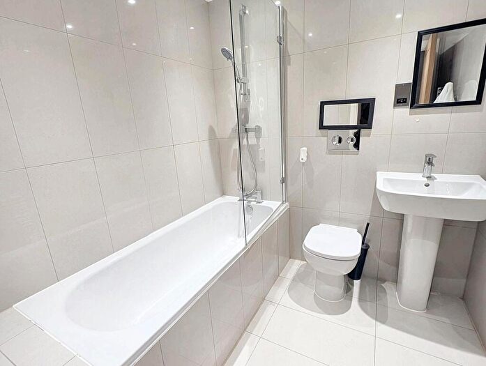 2 Bedroom Flat For Sale In Christopher Road, East Grinstead, RH19