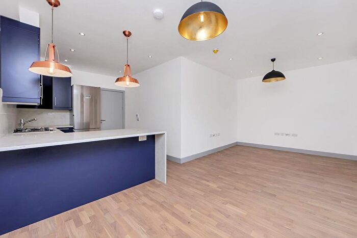 2 Bedroom Flat To Rent In Castlebar Road, London, W5