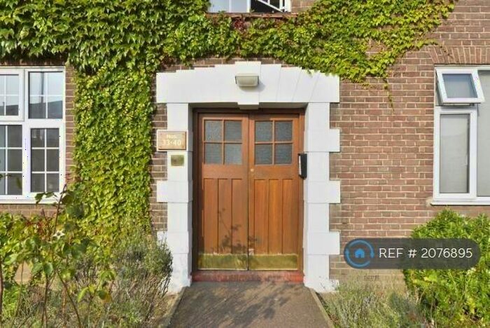 2 Bedroom Flat To Rent In Norbiton Hall, Kingston Upon Thames, KT2