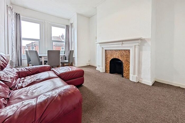 3 Bedroom Flat To Rent In Rigby Road, SO17