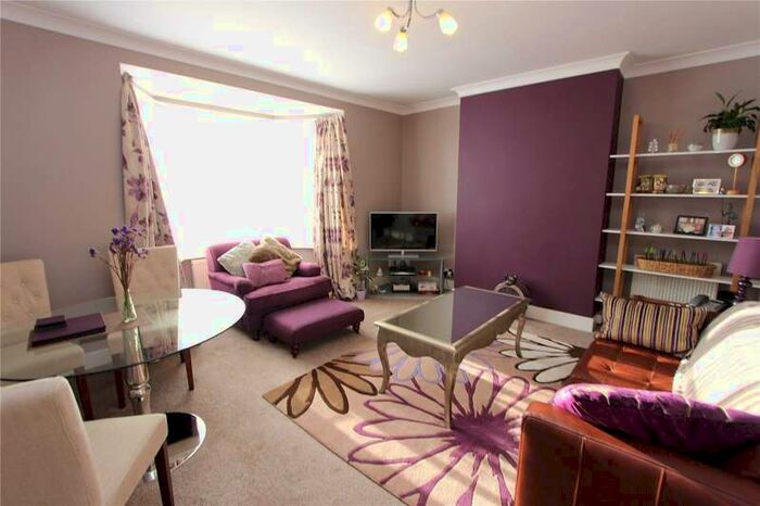 2 Bedroom Flat To Rent In Berry Close, Winchmore Hill, London, N21