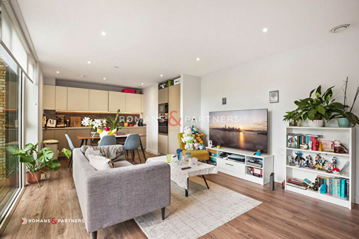 2 Bedroom Apartment To Rent In Goldcrest Building, Woodberry Down, N4