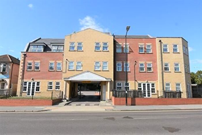 2 Bedroom Flat To Rent In Billet Lane, Hornchurch, RM11