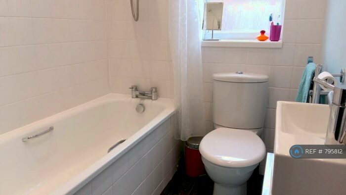 3 Bedroom Semi-Detached House To Rent In Rushford Drive, Wollaton, Nottingham, NG8