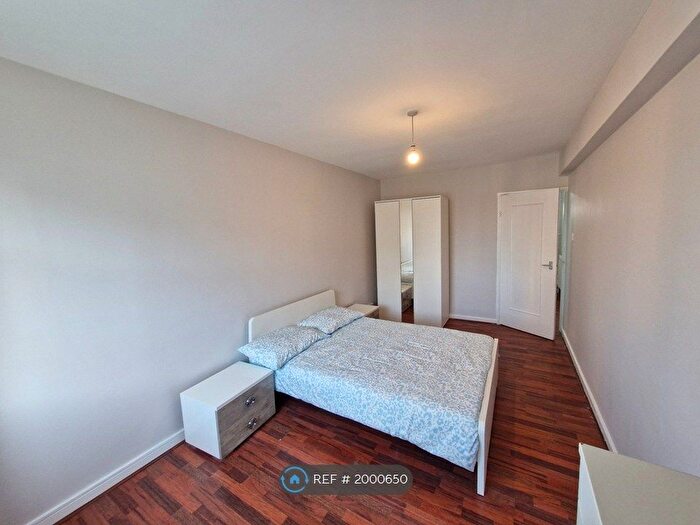 1 Bedroom Flat To Rent In Athlone House, London, E1