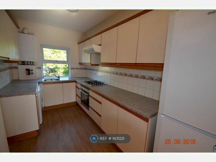2 Bedroom Flat To Rent In Hanley Road, Finsbury Park, Islington, N4