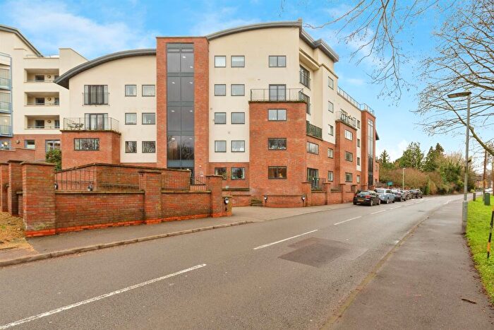 2 Bedroom Flat For Sale In Brook Street, Tring, HP23