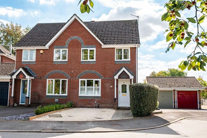 3 Bedroom Semi Detached House For Sale In Wisley Road, Andover, SP10