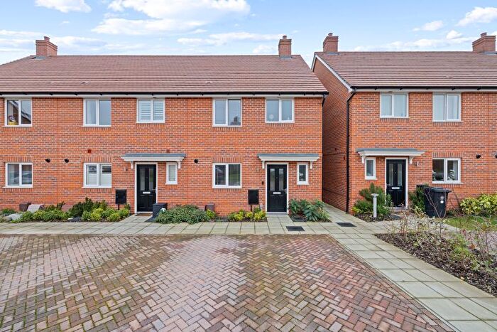 3 Bedroom End Of Terrace House For Sale In Piper Way, Chichester, PO19