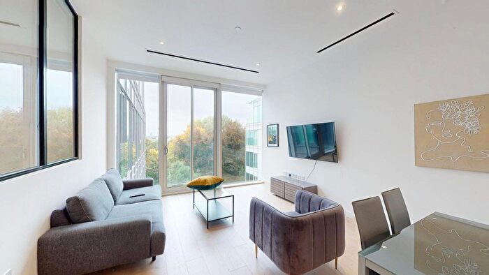 1 Bedroom Flat To Rent In Great West Road, Brentford, TW8
