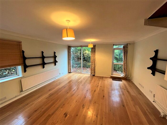3 Bedroom Maisonette To Rent In Lubbock Road, Chislehurst, Kent, BR7